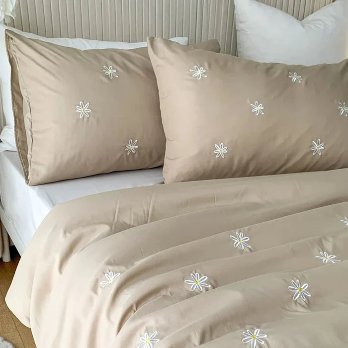 Floral Embroidery Bed Set – Elegant Flower Design